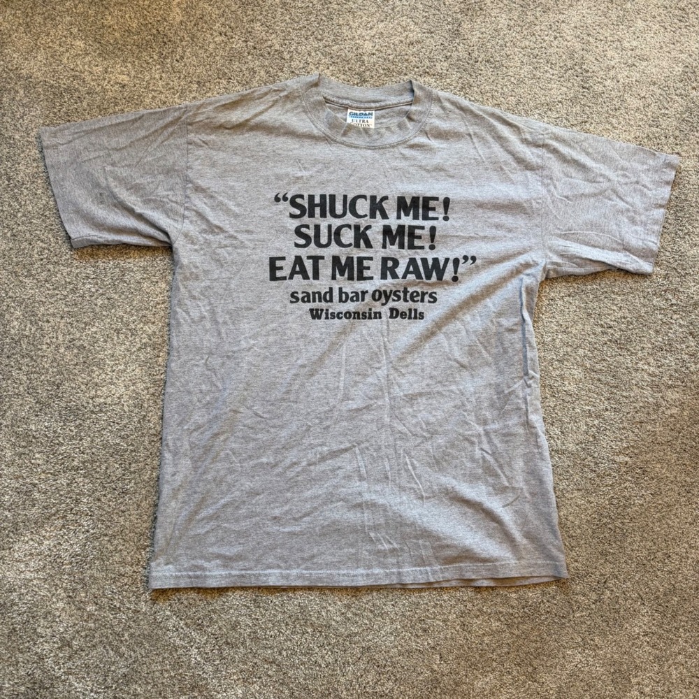 Funny Y2K Sand Bar Oysters Wisconsin Dells Shuck Me Suck Me Graphic T-Shirt L